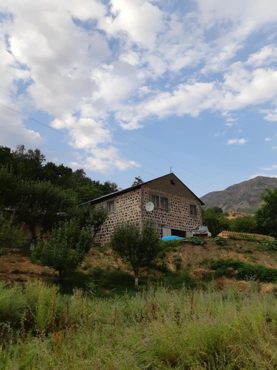 The River House Yeghegis Artabuynk ภายนอก รูปภาพ